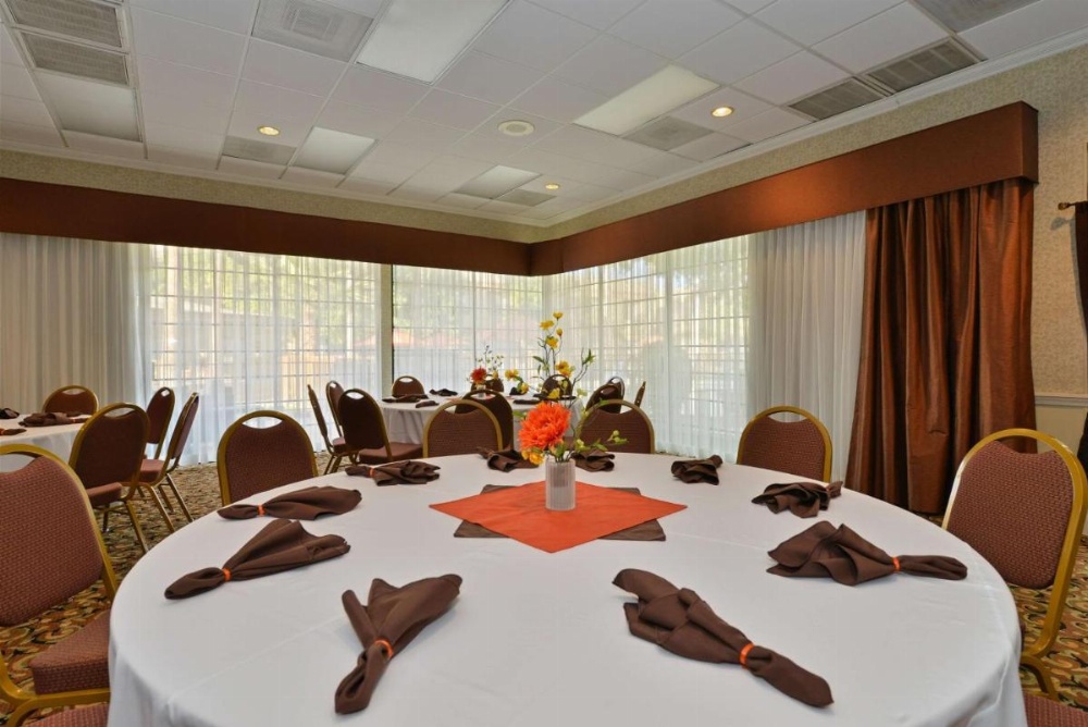 Hotel Bridgeway Tucson Int'l Airport and Suites Main image